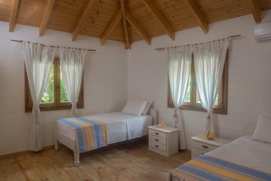 La Pointe Beach Huts เบเซนต์แอนน์ ภายนอก รูปภาพ